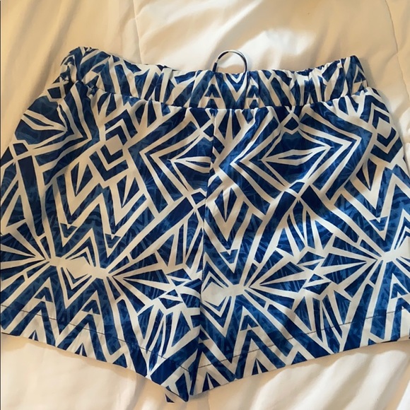 Blue and white patterned summer drawstring shorts - Picture 3 of 3
